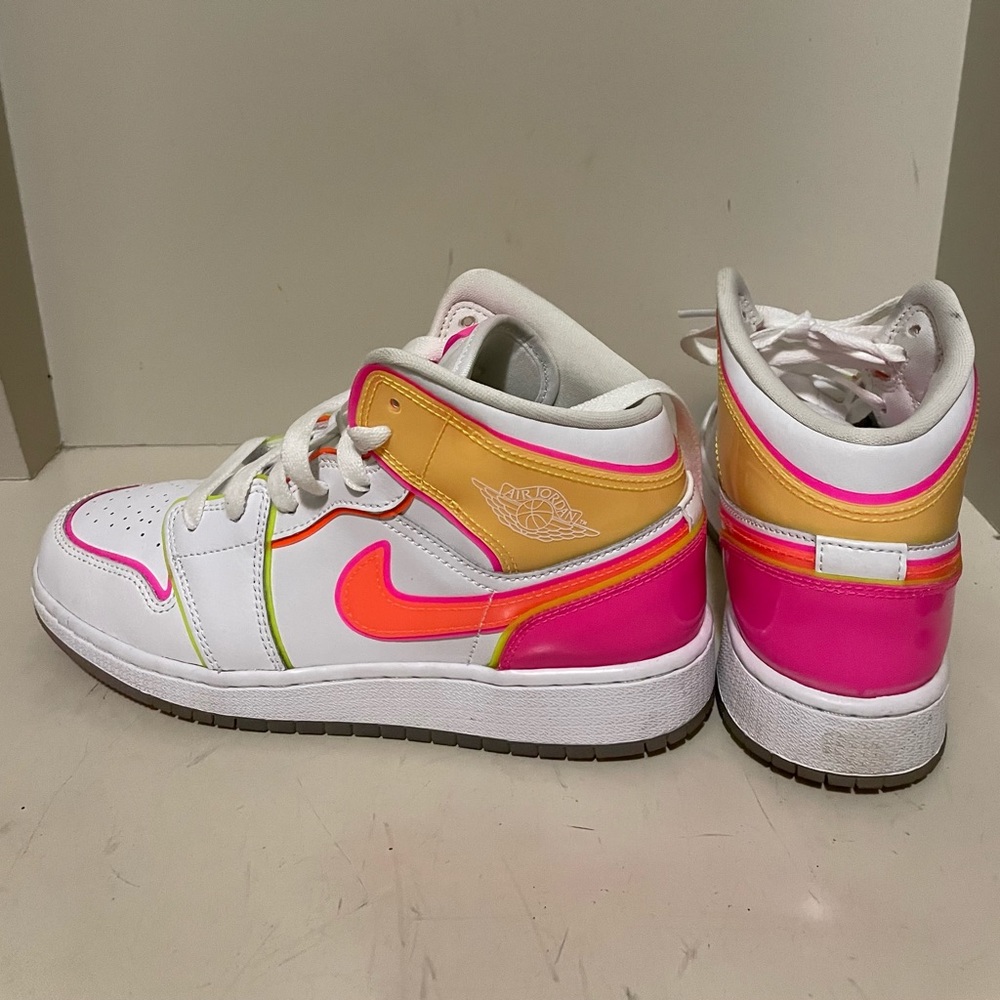 Nike Air Jordan SE ‘Edge Glow’ Size 5Y
